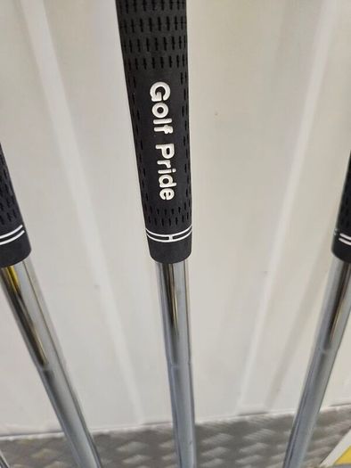 vega irons 4-pw + 2 wedges