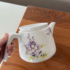 Ceramic tea pot
