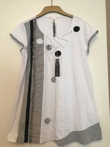 Stunning Tunic top new with tags