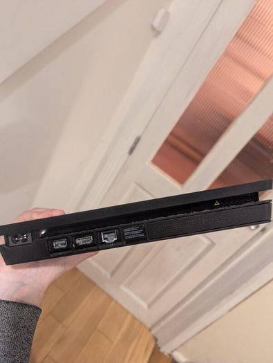 PS4 Slim 500GB + 2 Controllers