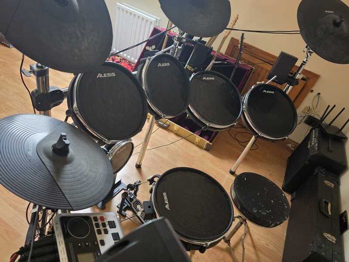 Alesis DM10 Studio Electronic Drum Kit