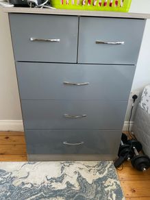 chest of drawers