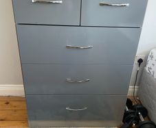 chest of drawers