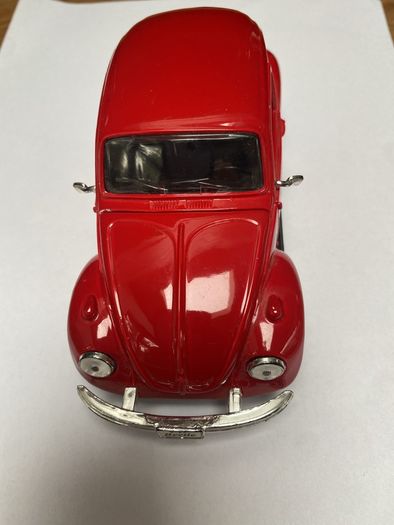 Maisto.volkswagen BW Beetle red midst scale 1:24  die cast VW
