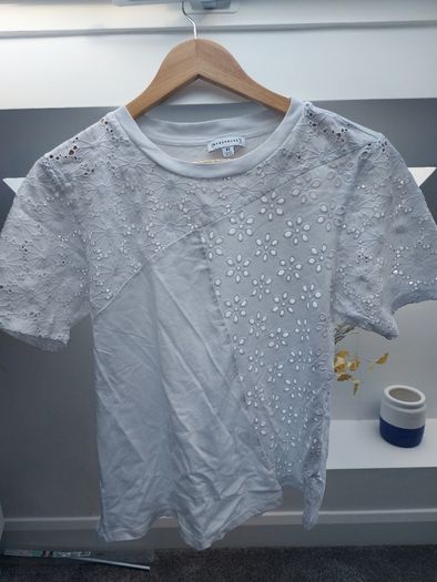 beautiful white top, brand new, warehouse size 12