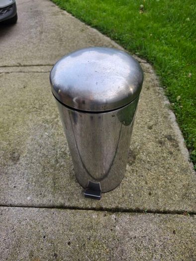 Silver pedal bin