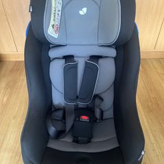 Joie Car Seat with infant inserts Pristine