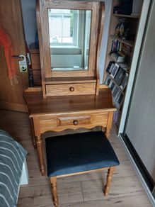 makeup table