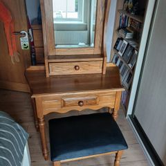 makeup table