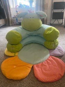 Sit me up nest / play seat