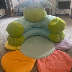 Sit me up nest / play seat