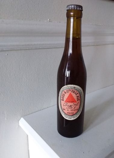 Bass and Co. Pale Ale - " S E " Saorstat Eireann , Half Pint Bottle - Full
