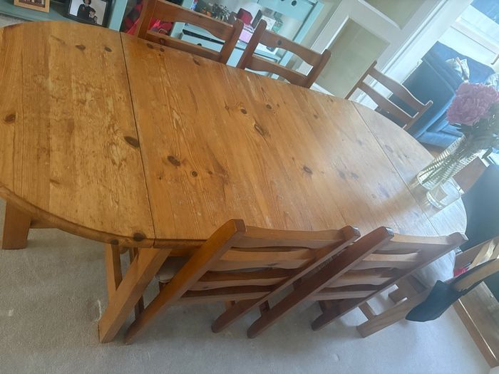 Table-extendable with 6 chairs