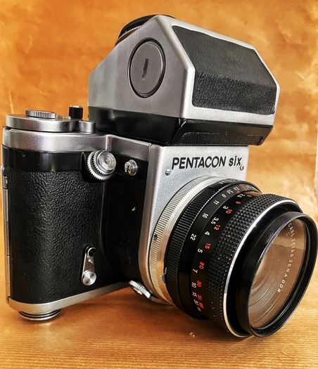 Pentacon Six | Medium Format SLR Camera | Sharp Carl Zeiss Jena MC Biometar 80mm f/2.8 Prime Lens.