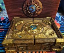 BLIZZARD HEARTHSTONE (Heros of Warcraft) Keepsake Box Collectible, Rare, Plays Soundtrack, Lights Up