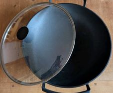 Le Creuset Large Wok 36cm with glass lid