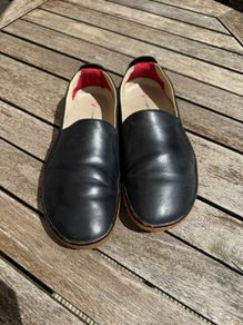 38EU Vivibarefoot MATA black slip-on wild hide leather