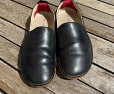 38EU Vivibarefoot MATA black slip-on wild hide leather