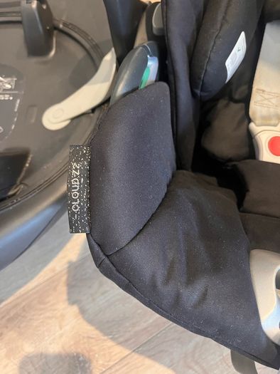 Cybex Cloud Z2 infant car seat and isofix base