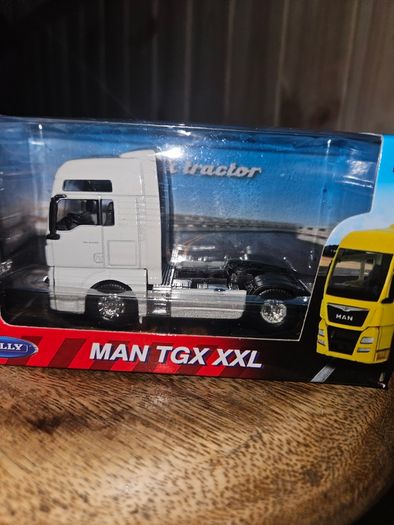 Welly Diecast Metal Man TGX Truck 1.64 Scale