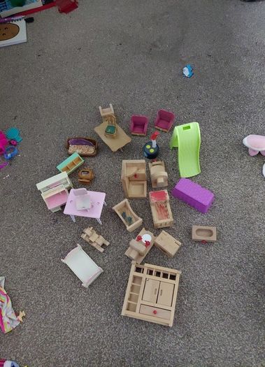 dolls house furniture