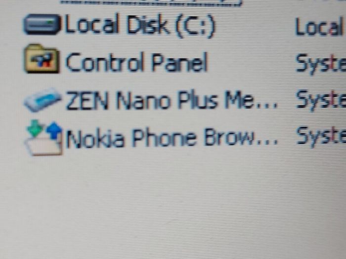 Rare Vintage Fujitsu Siemens Lifebook, E Series, FPC07048B Part number CP127259, Running Windows 2000 Professional, uses 3.5 floppy disk, 20GB HDD, amd all the connecting Ports from 30 years ago Era