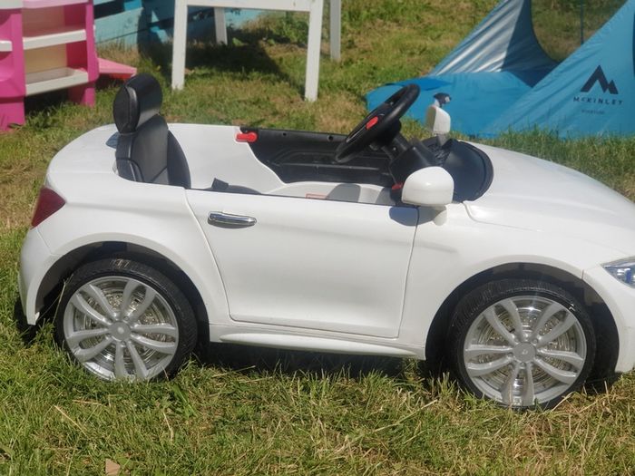 Mercedes-style electric car