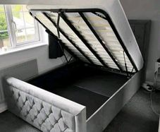 Plush Velvet Fabric Ottoman Gas Lift Up Storage Bed Frame with Headboard