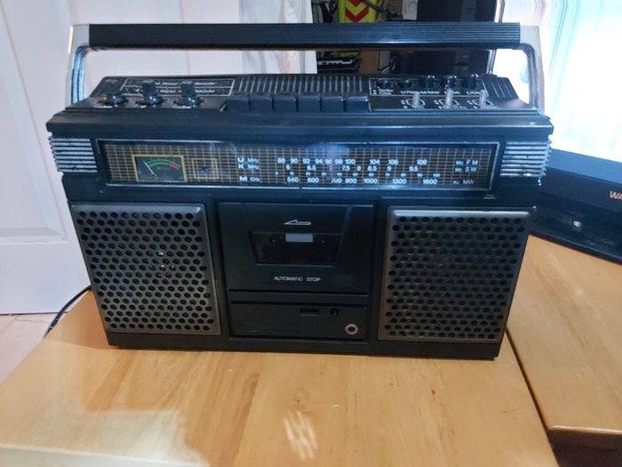 Vintage Radio and Tape Player-Recorder, everything working great and in excellent condition