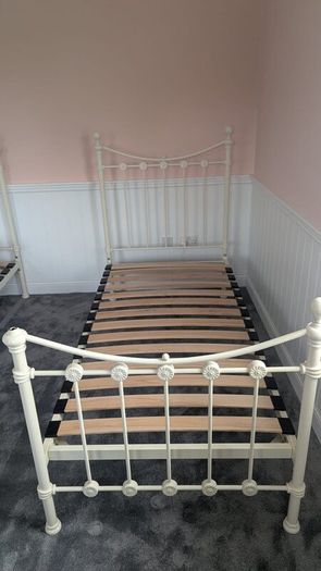 Metal frame single beds