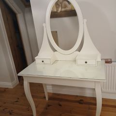 dressing table