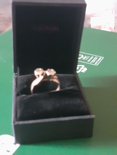 Gold diamond ring