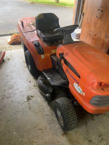 Ride on lawnmower