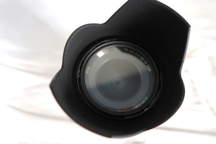 Sony 28-70mm f/3.5-5.6 OSS Kit Lens (Front/Rear Caps + Hood)