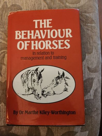 The Behaviour Of Horses. In Relation To Managment And Training.  By Dr Marthe Kiley-worthington. First Edition Hardback With Dustjacket In Good Condition.