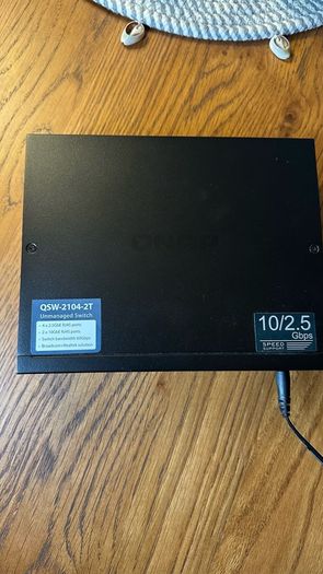 QNAP QSW-2104-2T 10GbE and 2.5GbE Switch. Boxed. Like New