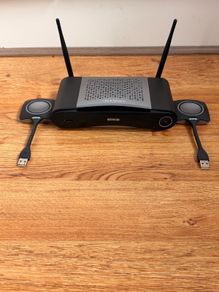 Barco ClickShare CSE 200 with 2 clickers