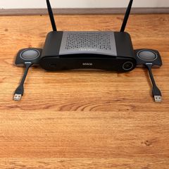 Barco ClickShare CSE 200 with 2 clickers