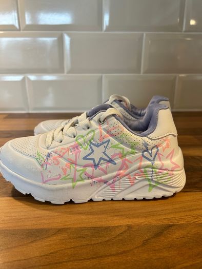 kids sketcher trainers
