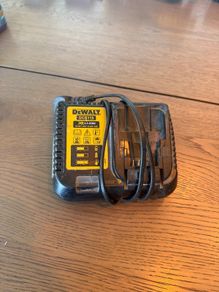 Dewalt Charger DCB115