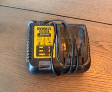 Dewalt Charger DCB115