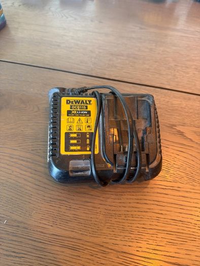Dewalt Charger DCB115