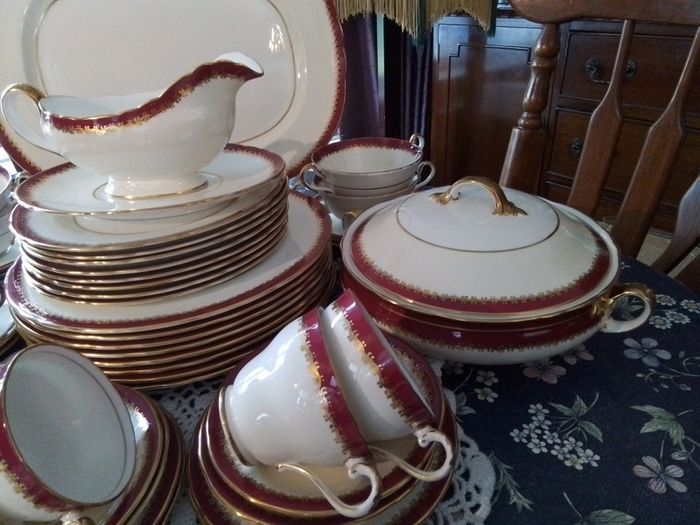 Aynsley Sixty One Piece Dinner Service