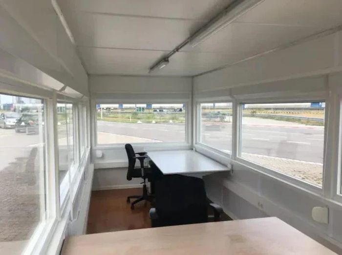 20-foot observation container