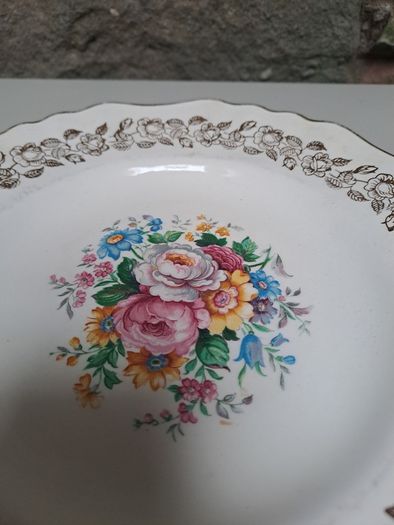 J & G Meakin plate with 22k gold