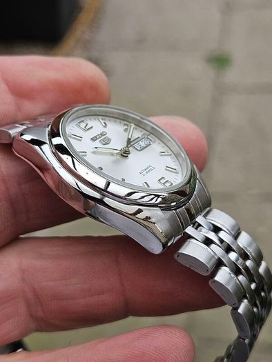 Watch Seiko 5 Automatic.