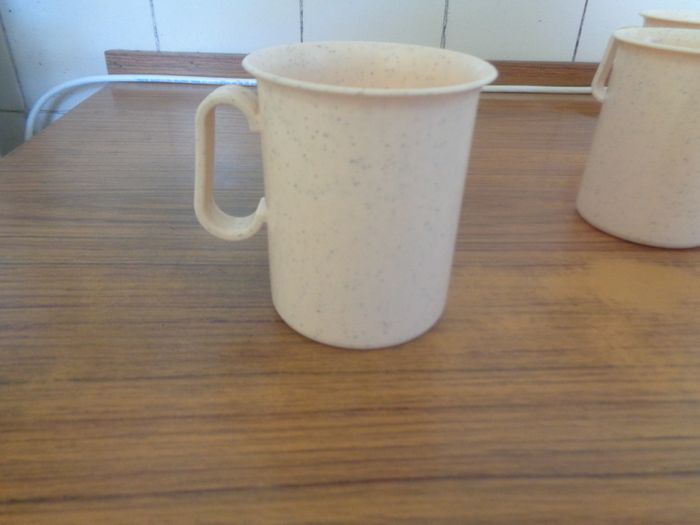 Plastic Mugs x 4 for Sale