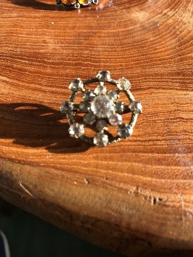 3 vintage brooches