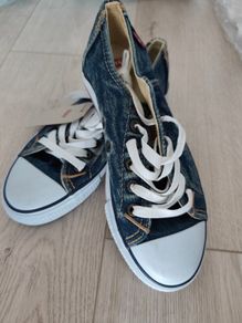 Brand new sneakers Levi,s size 4