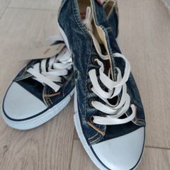 Brand new sneakers Levi,s size 4